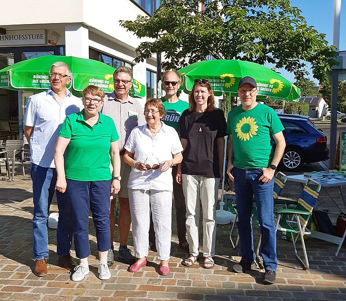 Grüner Wahlkampfstand mit Fadime Tuncer MdL am Samstagvormittag