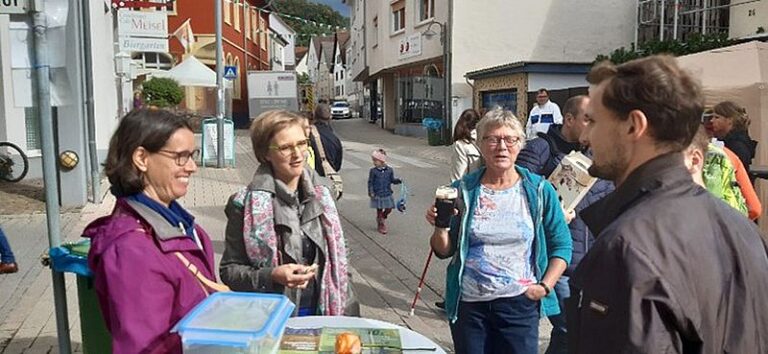 Grüner Kerwestand